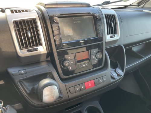 LMC Cruiser T 722 QUEEN BED+REAR LOUNGE LEVELING SYSTEM AUTOMATIC photo: 15