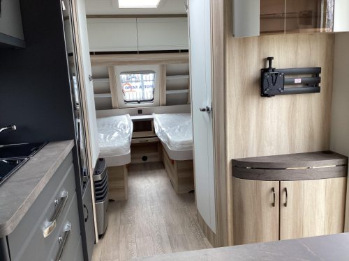 Hobby De Luxe 540 UL Single beds  photo: 17