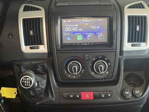 P&ouml;ssl summit shine 540 165 ch Fourgon am&eacute;nag&eacute; lit transversal store crochet de remorquage remis pliss&eacute; climatisation porte moustiquaire apple carplay cam&eacute;ra demi-cuir photo : 9