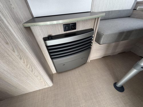 B&uuml;rstner Premio Life 480 TL Mover and Thule awning photo: 2