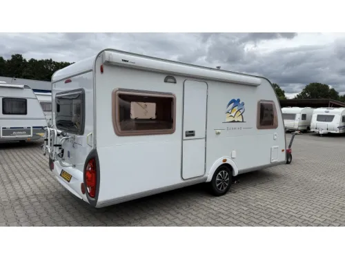 Knaus Sudwind 450 FU French bed dinette toilet photo: 12