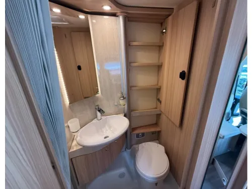 B&uuml;rstner Travel Van T 620 Single length beds photo: 9