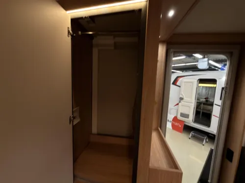 Knaus Sport Platinum 450 FU +Fu&szlig;bodenheizung+1700kg  Foto: 14