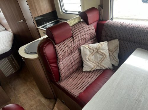B&uuml;rstner New Coupling | French Bed | 4 Pers | Off Grid | Electric Lift Bed photo: 16