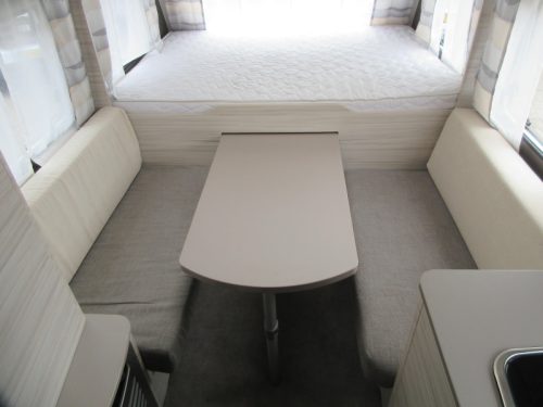 Dethleffs C'Joy 480 QLK FAMILIENWOHNWAGEN, VORZELT Foto: 6