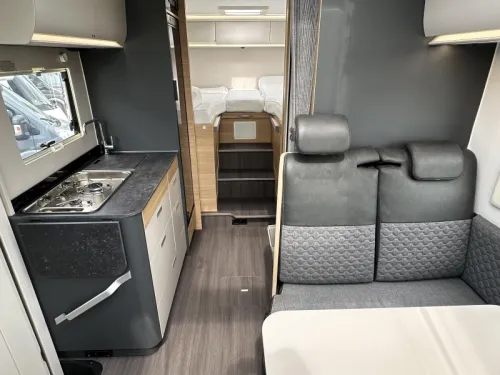 Adria Coral 600 SL 140PS L&auml;ngsbetten Garage Foto: 4