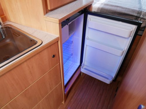 P&ouml;ssl 2Win Plus, 6 Meter Buscamper, Large Transverse Bed!!! photo: 13