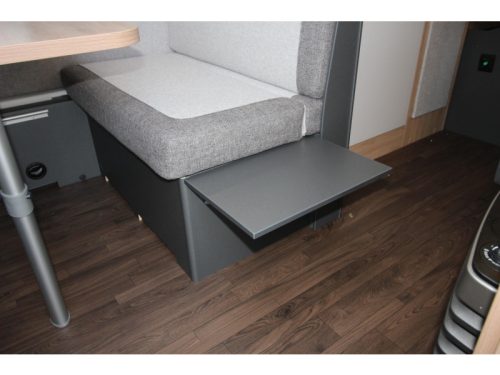 Knaus Sport 420 QD Transverse bed & spacious kitchen! photo: 18