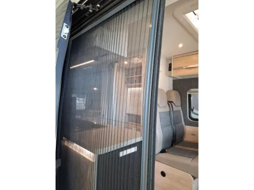 Dethleffs Globetrail 600 140PS Querbett Solar Foto: 4