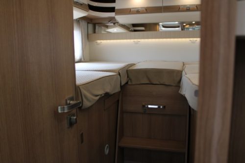Robust AUTOMATIC 180 hp Malibu I 490 LE by Carthago lift-and single length beds (124 photo: 50