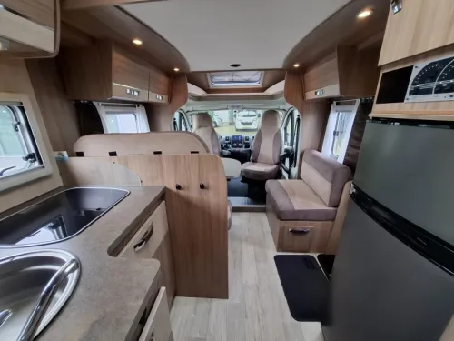 Pilote Adventure 736 T 130PK Queensbed Hubdach Foto: 19