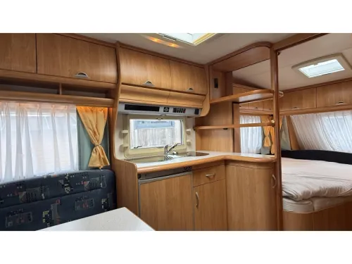 Hobby Excellent Easy 460 UFE French bed dinette toilet photo: 3