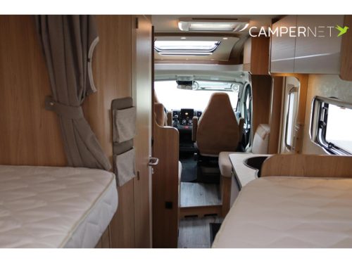 LMC Cruiser V646 140hp Automatic | HEO safe locks | Thule awning | Towbar | Single beds | Bearlock | Panoramic roof | Compact model photo: 17