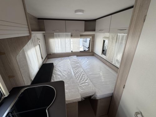 B&uuml;rstner Premio Life 480 TL Mover and Thule awning photo: 13