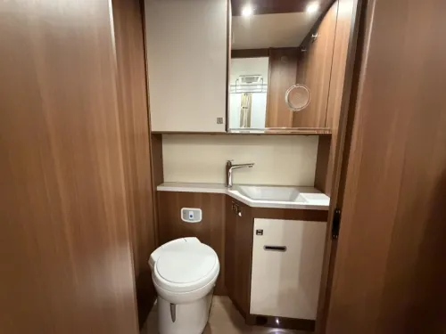 LMC Cruiser 732 T automatic - 5-berths - pop-top roof. photo: 16