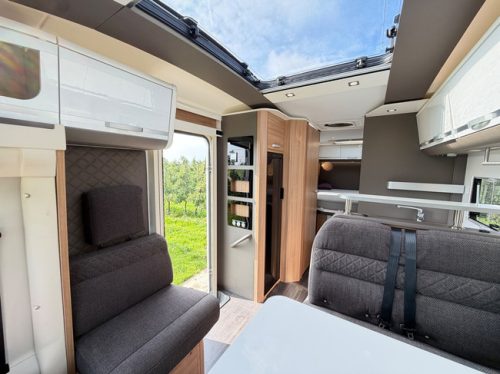 Adria CORAL 670 SC Supreme AUTOMATIC / C1 RBW / 5 SEATS / AIR SUSPENSION / ALDE / SOLAR PANEL / MAXXFAN / CONSTRUCT LOCK / OVEN photo: 4