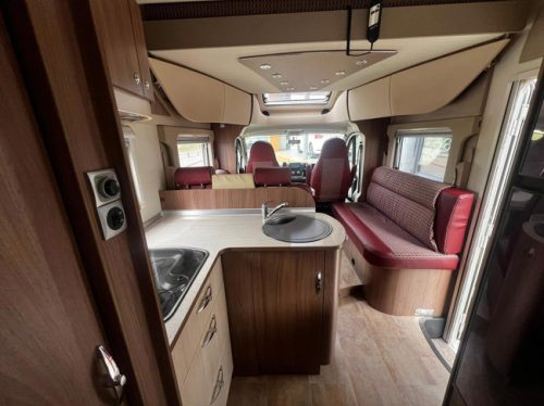 B&uuml;rstner New Coupling | French Bed | 4 Pers | Off Grid | Electric Lift Bed photo: 22