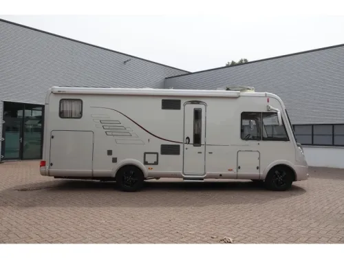Hymer B class 678 2 person version photo: 2