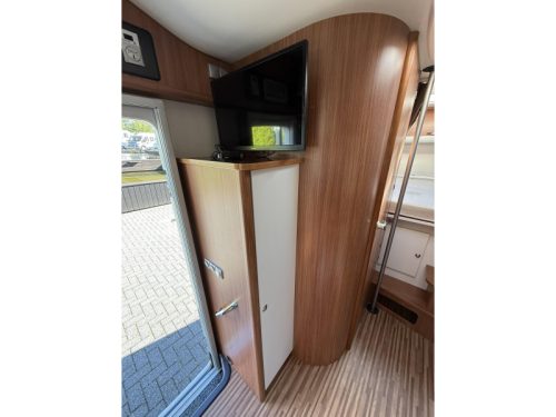 Adria Matrix 680 SP Spacious seating! photo: 16
