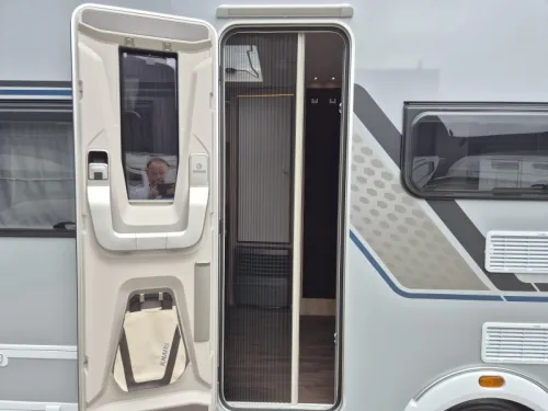 Knaus Sport Platinum 500 EU Rundsitzgruppe + Einzelbetten Foto: 21