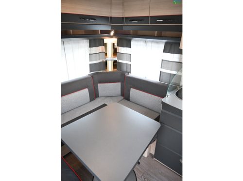 Hobby De Luxe 460UFe Foto: 10
