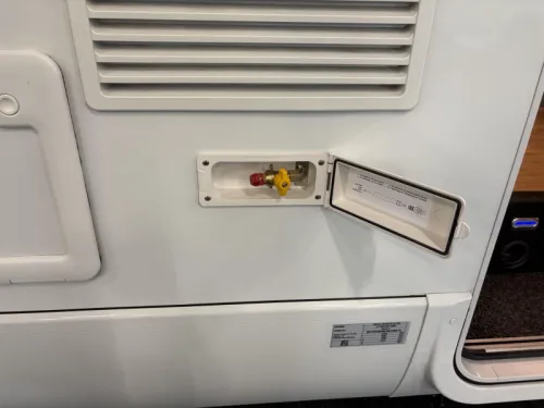 Hymer BMC-T 690 automatic / queen bed  photo: 18