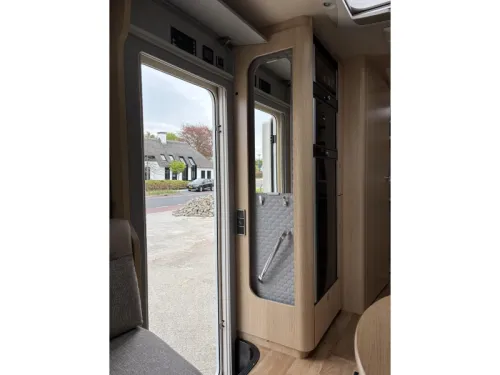 Hymer B ML I 790 Mercedes + Queensbett Foto: 21