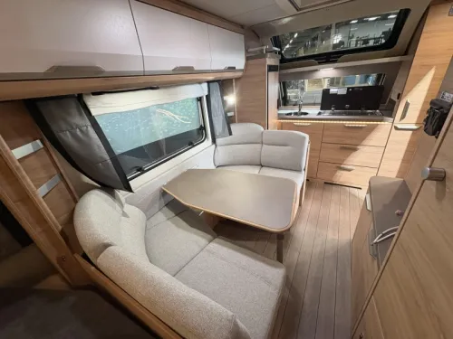 Knaus Sudwind Black Selection 500 PF end kitchen / French bed photo: 8