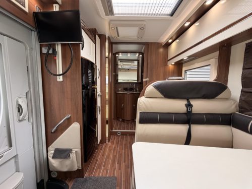 McLouis Nevis 880 G 150HP Queen bed Automatic photo: 4