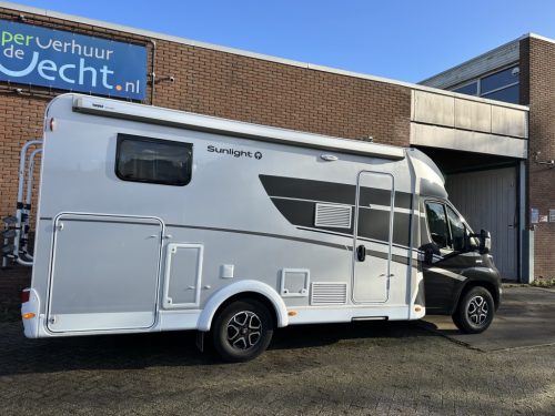 Sunlight T67S Automatic Adventure Single Beds photo: 3