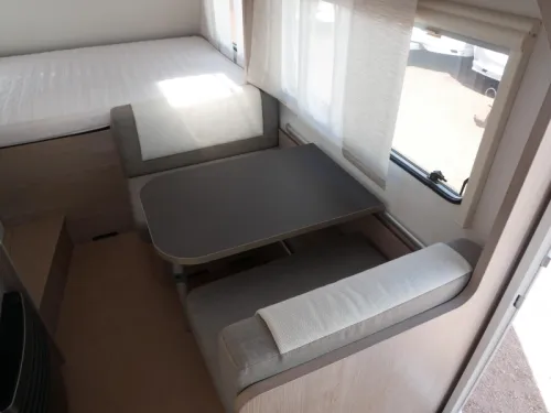 B&uuml;rstner Premio Life 425 TS Mover, awning photo: 10
