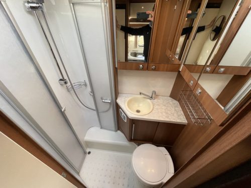 LMC Cruiser Sportline 662 G Edition 60 Jahr | Longitudinal bed | Roof air conditioning | 1st Owner | 2x Solar | Towbar | Inverter | Camera | TV | Navi | Clima | Air suspension | Head-up display | Stabilizer legs | Lane Assist photo: 19