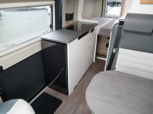 Sunlight Cliff 600 XV, Camper van de 6 Meter, Cama transversal foto: 12