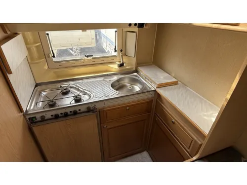 Chateau Cantara 938 T end kitchen, 2x seating group photo: 3