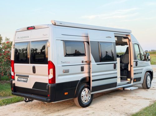 Adria Twin 640 Automaat Anh&auml;ngerkupplung / Markise / 2 Batterien / Kamera Foto: 2