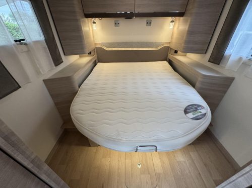 RAPIDO 896 F Automatik - Queensize-Bett Foto: 12