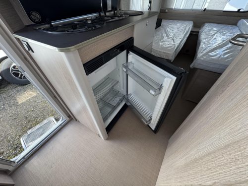 B&uuml;rstner Premio Life 480 TL Mover and Thule awning photo: 5
