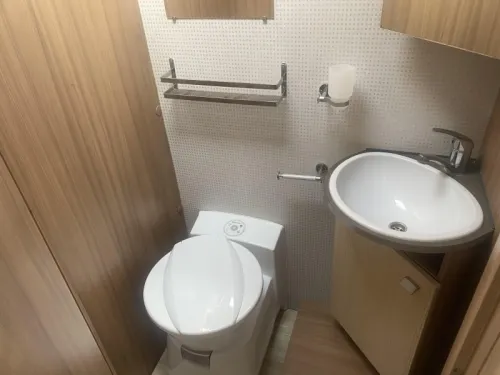 Pilote Aventura P 730 with queen bed AND LUXURY photo: 28