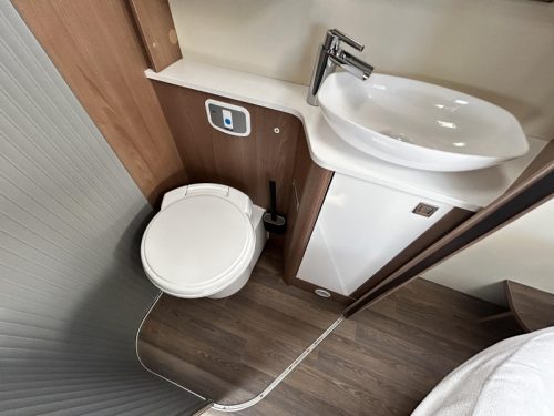 B&uuml;rstner Lyseo 700 T Queensbed/2017/Euro6/6.9M Foto: 12