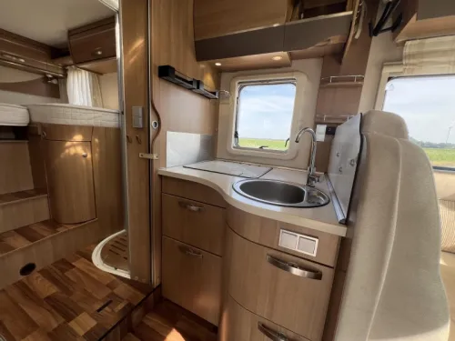 Hymer T 678 CL Roof air conditioning | Very Complete photo: 11
