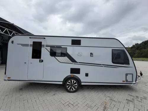 Knaus Sudwind Black Selection 540 FDK Etagenbett / Franz&ouml;sisches Bett Foto: 2