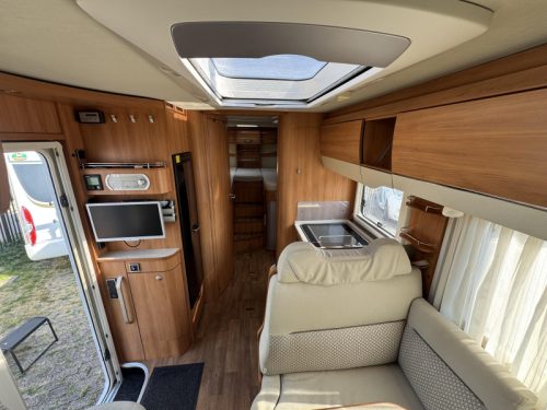 Hymer T 704 SL single beds levelling system photo: 6