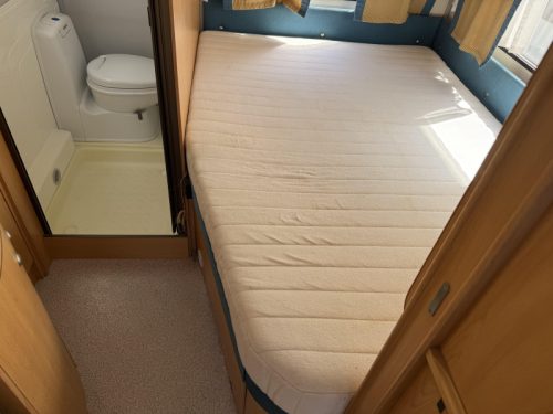 Knaus Sudwind 450 TF Franz&ouml;sisches Bett Rundsitzgruppe Vorzelt  Foto: 4