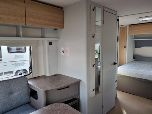B&uuml;rstner B66 485 TS Queens bed - 1800 kg  photo: 16