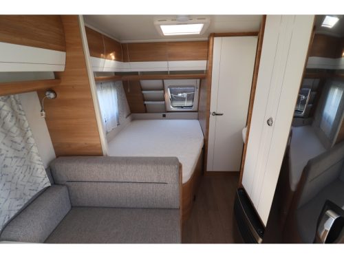 Hobby De Luxe 400 SFE Mover / Awning photo: 15