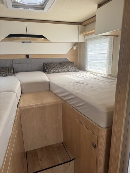 Hymer B MC I 680 &eacute;quip&eacute; d'un puissant Mercedes 9 G Tronic 170 ch AUTOMATIQUE lits jumeaux + lit pavillon (56  photo : 46