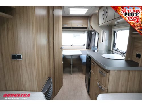 Eriba Nova Light 442 Elegance Awning Central kitchen Single beds LMV photo: 12