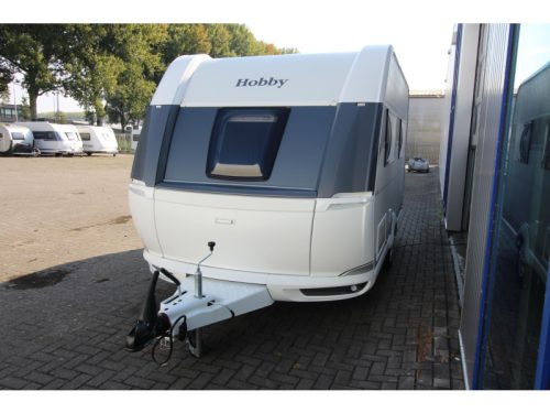 Hobby De Luxe 400 SFE French bed & tall refrigerator photo: 4