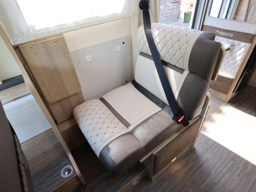 Mobilvetta Kea 86 I roof air conditioning | single beds photo: 17