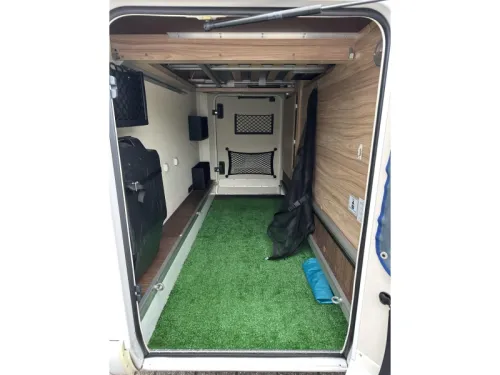 Hymer B698 Queensbett L-Sitzgruppe 150PS TV Foto: 22